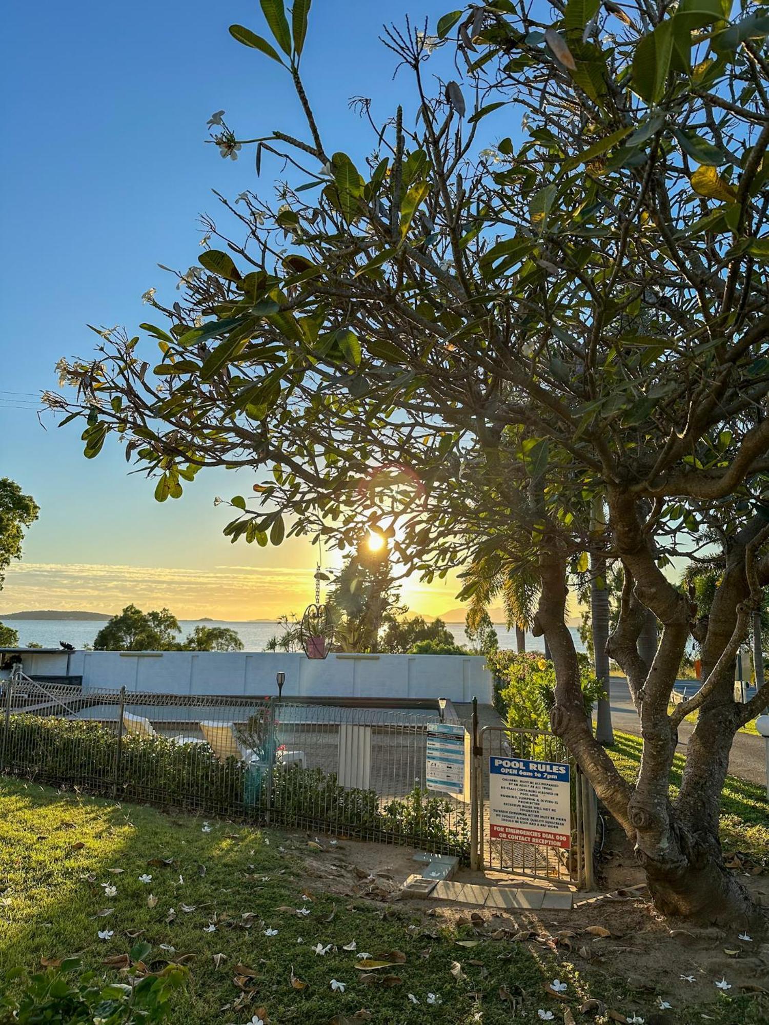 Ocean View Motel Bowen Dış mekan fotoğraf